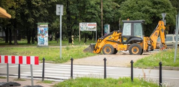 Nowa droga rowerowa i chodnik
