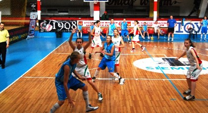 Koszykarki VII LO na podium Licealiady