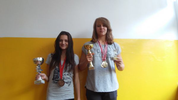 Sportowe sukcesy uczennic z „16”