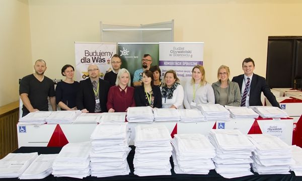 Coraz więcej głosów internetowych