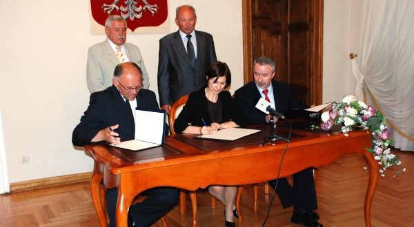 Umowa w sprawie monografii podpisana