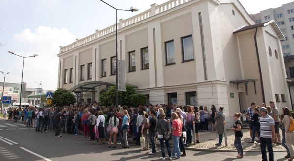 Teatr Zagłębia oblężony !!!