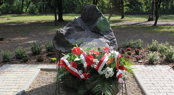 Odnowiono obelisk poświęcony lotnikom