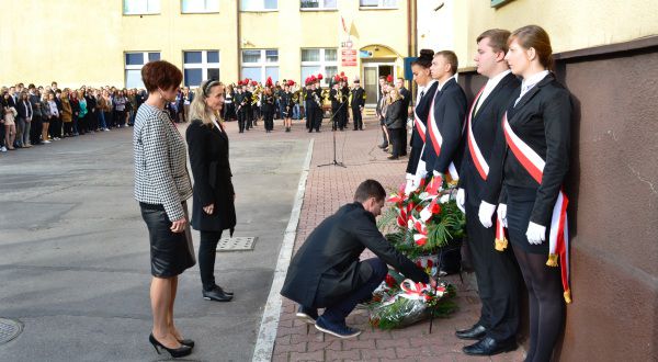 Ku czci Niepodległej - apel przy ul. Wawel